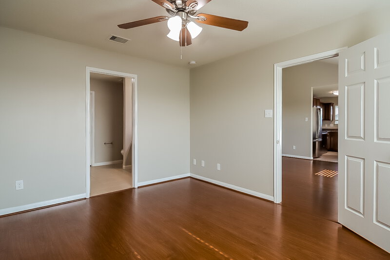 2,055/Mo, 4815 Tulip Trail Ln Richmond, TX 77469 Living Room View 2