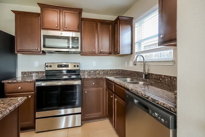 2,055/Mo, 4815 Tulip Trail Ln Richmond, TX 77469 Kitchen View 2