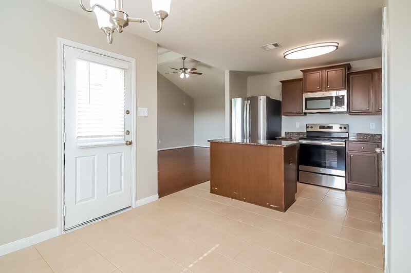 2,055/Mo, 4815 Tulip Trail Ln Richmond, TX 77469 Kitchen View 3