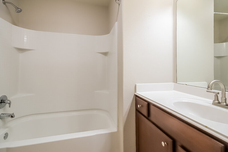 2,055/Mo, 4815 Tulip Trail Ln Richmond, TX 77469 Bathroom View 3