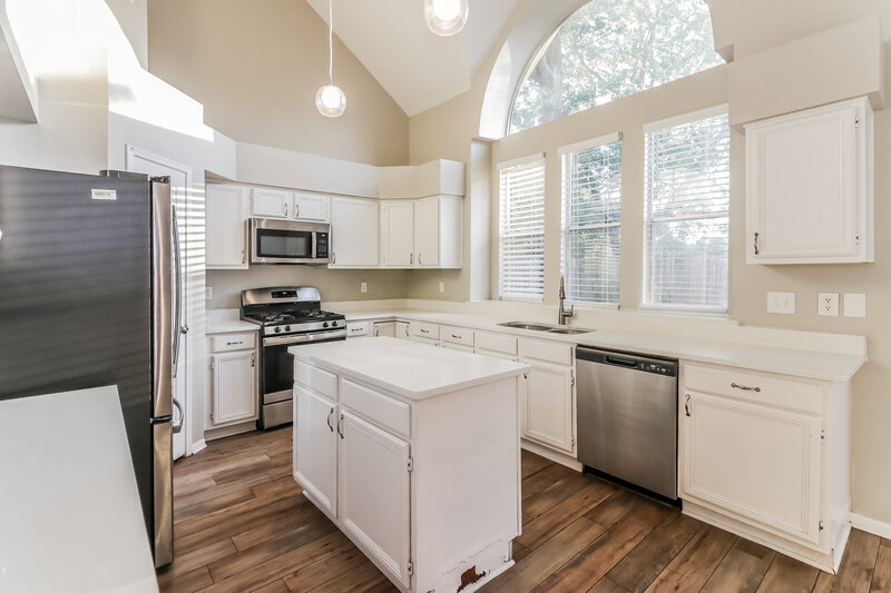 2,615/Mo, 8027 Oceanside Dr Houston, TX 77095 Kitchen View 2