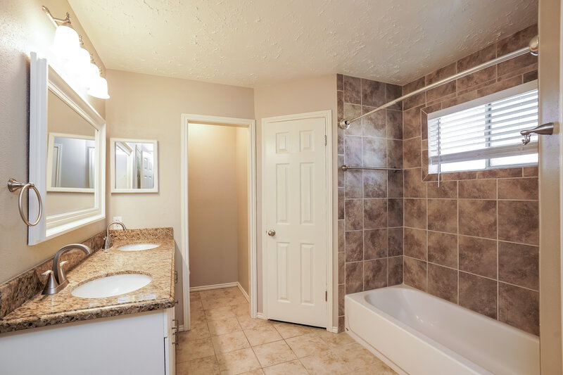 1,740/Mo, 18014 Glenledi Dr Houston, TX 77084 Main Bathroom View