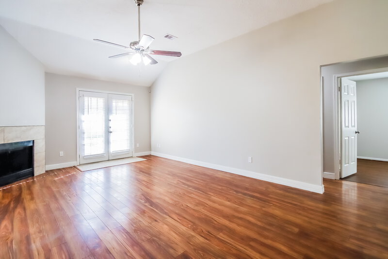2,230/Mo, 4405 Spoonbill Dr Seabrook, TX 77586 Living Room View