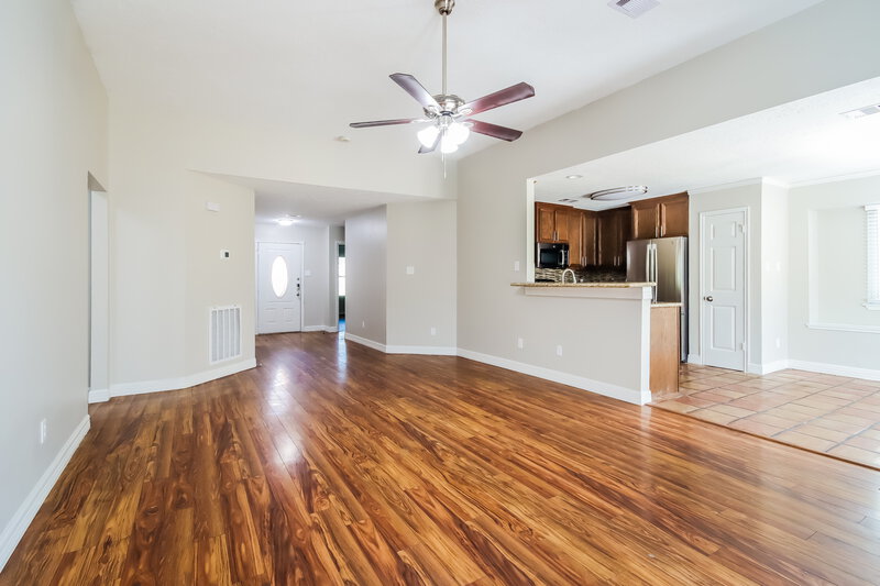 2,230/Mo, 4405 Spoonbill Dr Seabrook, TX 77586 Living Room View 3