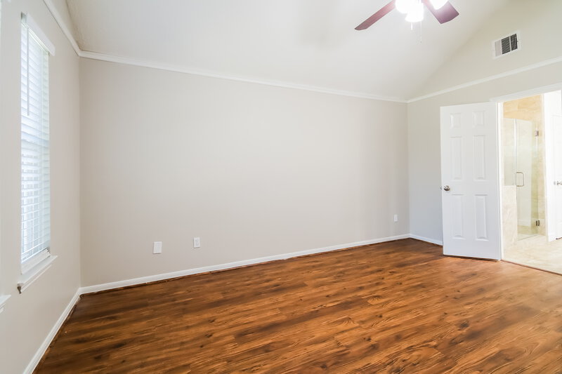 2,230/Mo, 4405 Spoonbill Dr Seabrook, TX 77586 Main Bedroom View