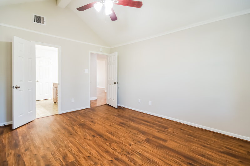 2,230/Mo, 4405 Spoonbill Dr Seabrook, TX 77586 Main Bedroom View 2