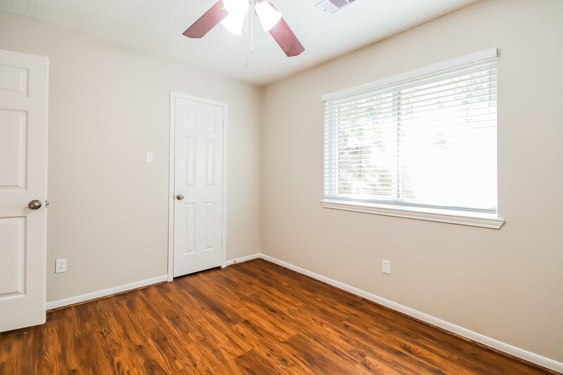 2,230/Mo, 4405 Spoonbill Dr Seabrook, TX 77586 Bedroom View