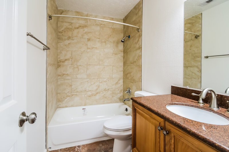 2,230/Mo, 4405 Spoonbill Dr Seabrook, TX 77586 Bathroom View