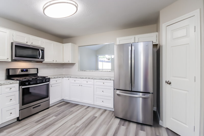 1,835/Mo, 1207 Lynn Ln Humble, TX 77338 Kitchen View 2