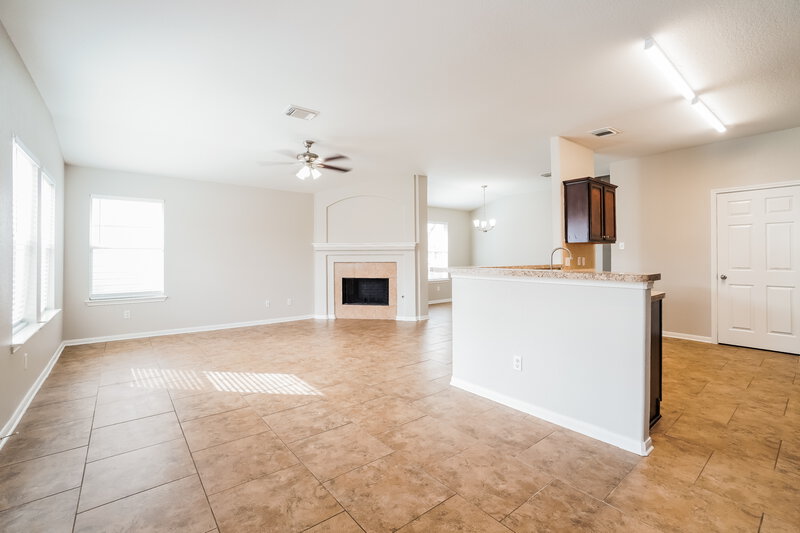 2,215/Mo, 21314 Bella Dulce Ct Spring, TX 77379 Living Room View 2