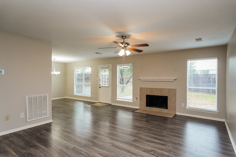 1,900/Mo, 18407 Heartland Ct Humble, TX 77346 Living Room View