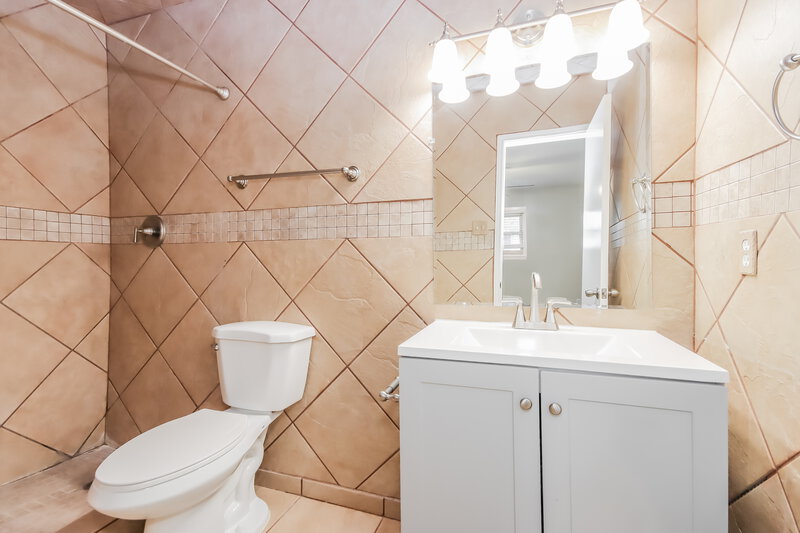 1,885/Mo, 5026 Monteith Dr Spring, TX 77373 Main Bathroom View