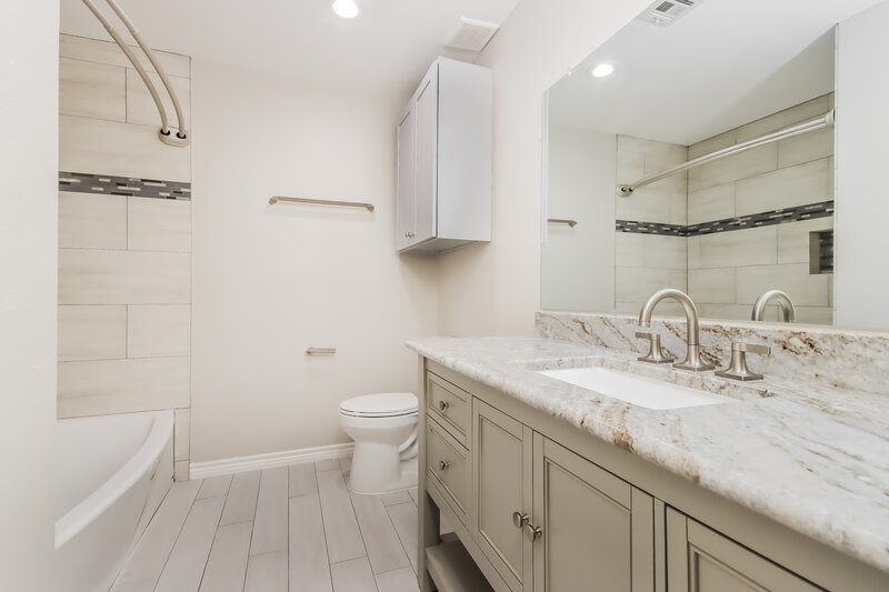 1,885/Mo, 5026 Monteith Dr Spring, TX 77373 Bathroom View