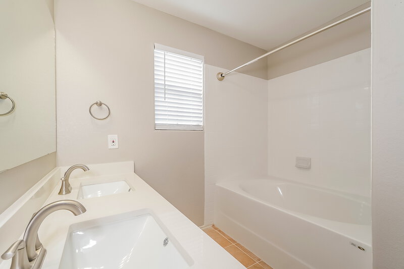 1,885/Mo, 839 Wild Cotton Rd Rosenberg, TX 77471 Main Bathroom View