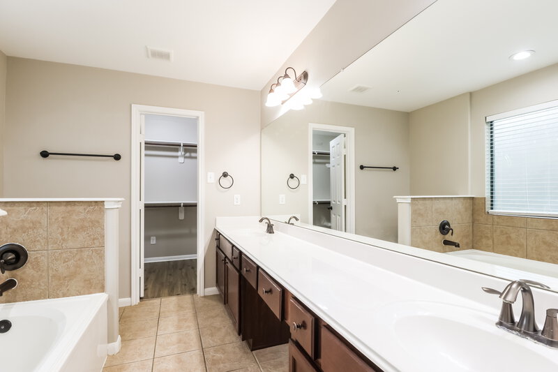 2,160/Mo, 2815 Lexington Park Dr Spring, TX 77373 Main Bathroom View 2