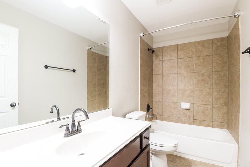 2,160/Mo, 2815 Lexington Park Dr Spring, TX 77373 Bathroom View