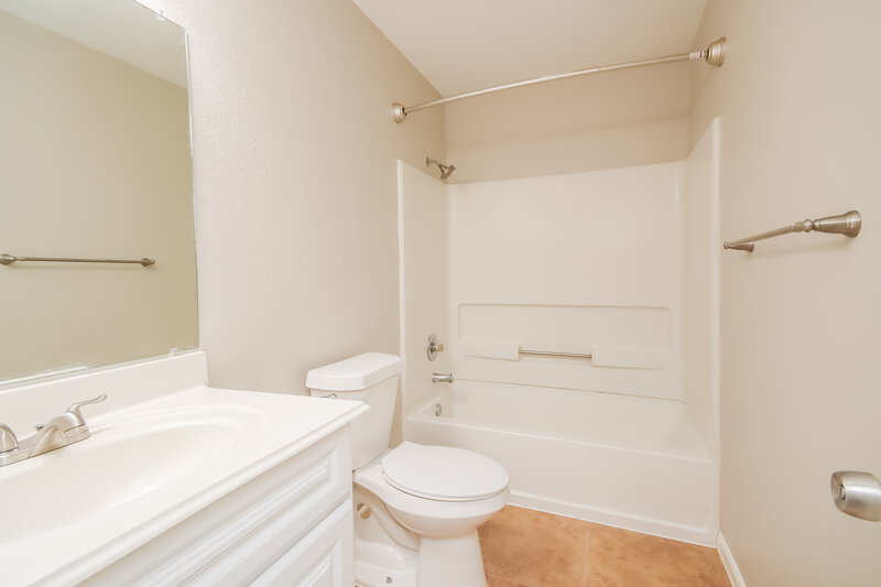 3,180/Mo, 15223 Falmouth Ave Houston, TX 77084 Bathroom View 2