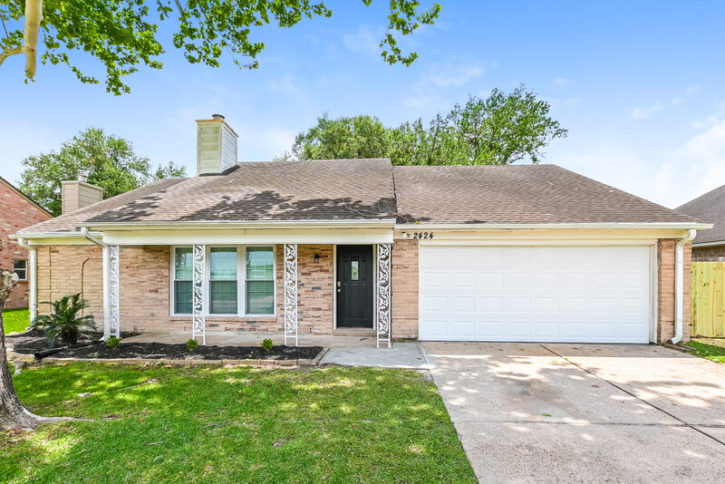 2,010/Mo, 2424 Shadybend Dr Pearland, TX 77581 External View
