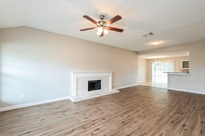 2,010/Mo, 2424 Shadybend Dr Pearland, TX 77581 Living Room View
