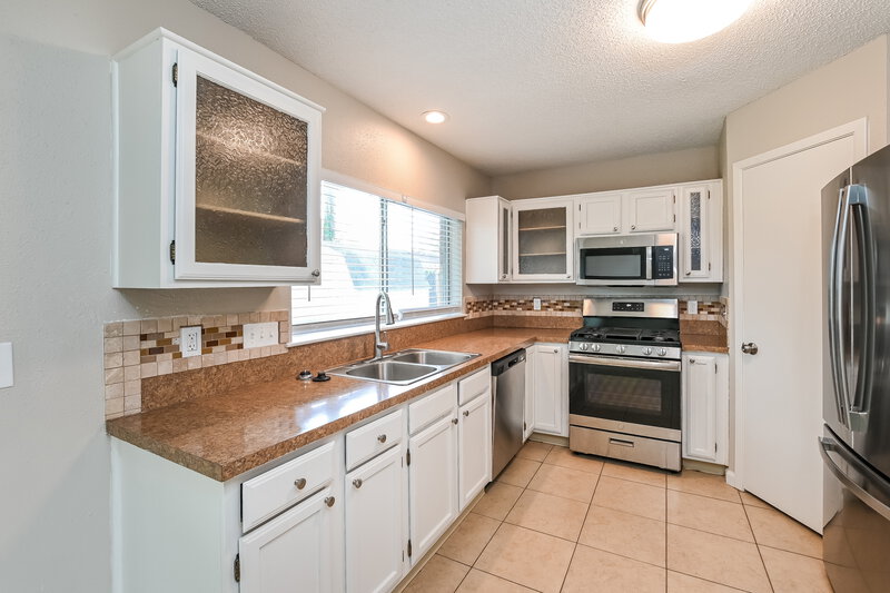 2,010/Mo, 2424 Shadybend Dr Pearland, TX 77581 Kitchen View 2