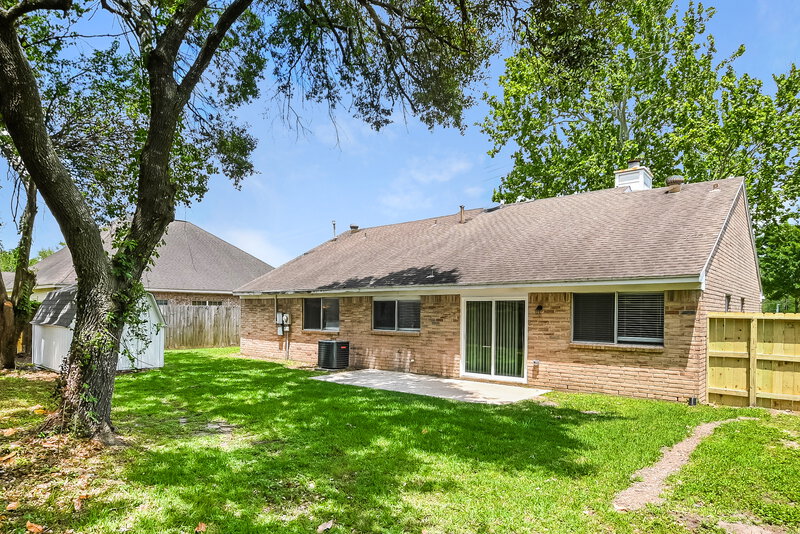 2,010/Mo, 2424 Shadybend Dr Pearland, TX 77581 Rear Viewon View