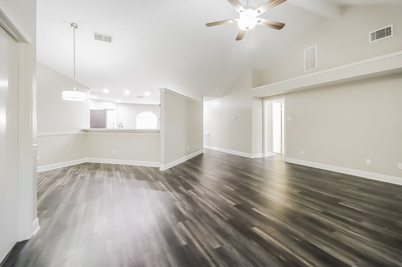 2,450/Mo, 2922 Bentley Ct Pearland, TX 77584 Living Room View