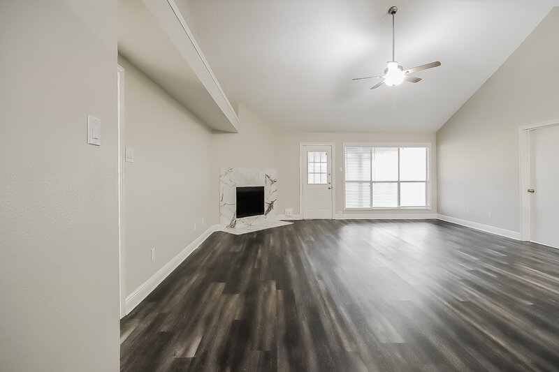 2,450/Mo, 2922 Bentley Ct Pearland, TX 77584 Living Room View 2
