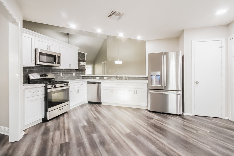 2,450/Mo, 2922 Bentley Ct Pearland, TX 77584 Kitchen View