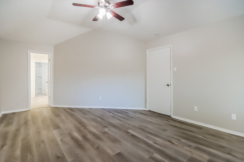 2,450/Mo, 2922 Bentley Ct Pearland, TX 77584 Main Bedroom View