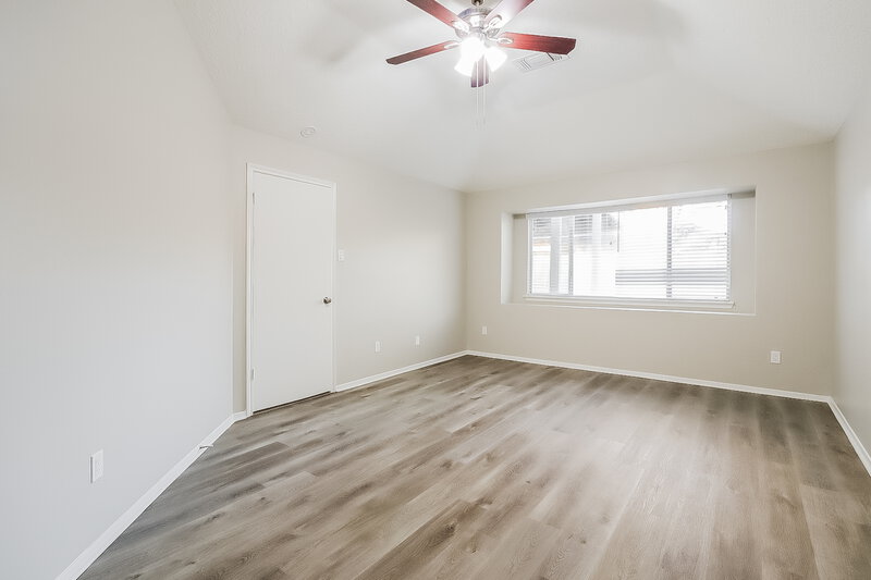 2,450/Mo, 2922 Bentley Ct Pearland, TX 77584 Main Bedroom View 2