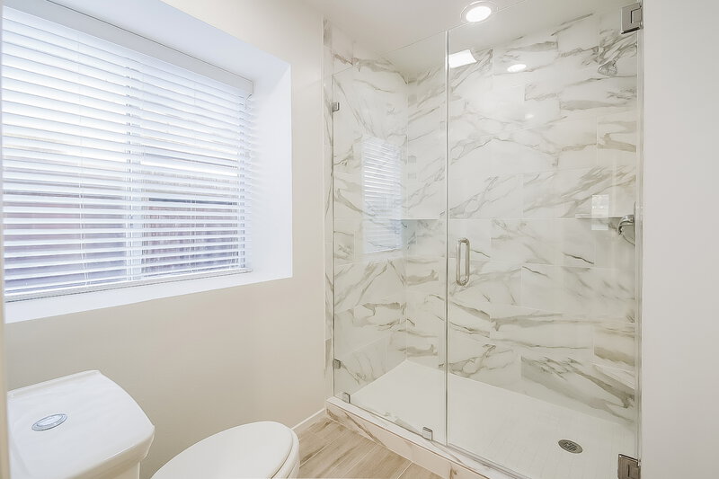 2,450/Mo, 2922 Bentley Ct Pearland, TX 77584 Bathroom View