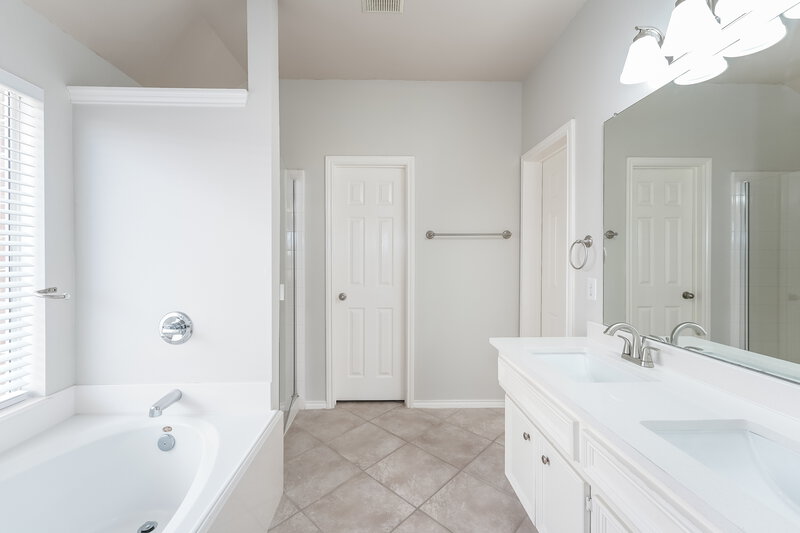 2,450/Mo, 28506 Carly Cove Ln Spring, TX 77386 Main Bathroom View