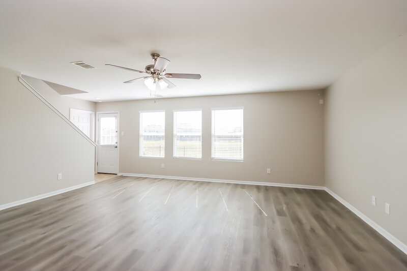 1,985/Mo, 9958 Chimney Swift Ln Conroe, TX 77385 Living Room View