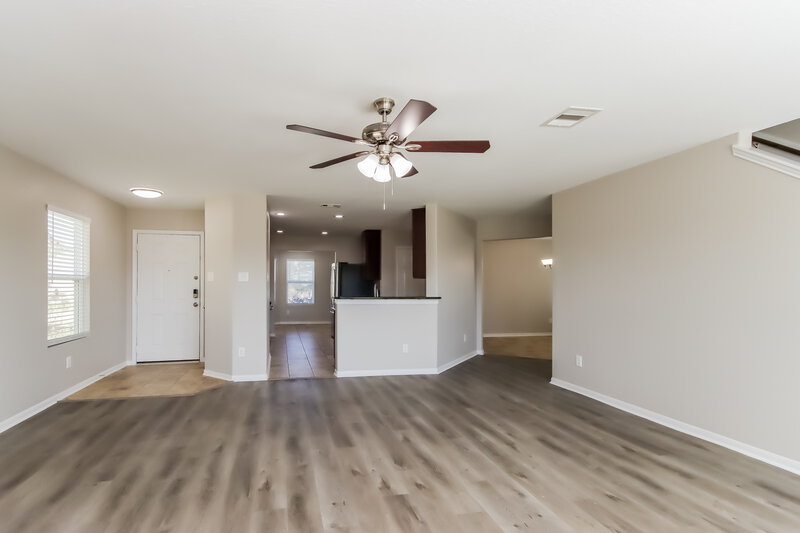 1,985/Mo, 9958 Chimney Swift Ln Conroe, TX 77385 Living Room View 2