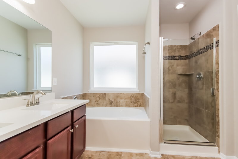 1,985/Mo, 9958 Chimney Swift Ln Conroe, TX 77385 Main Bathroom View