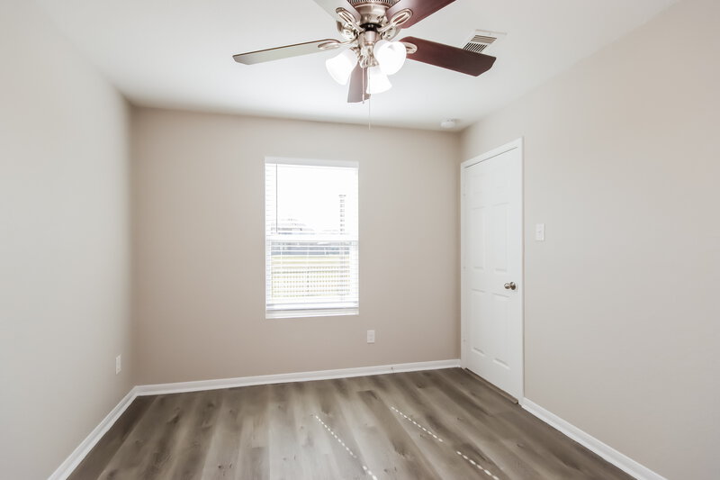 1,985/Mo, 9958 Chimney Swift Ln Conroe, TX 77385 Bedroom View 3