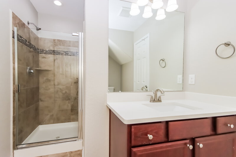 1,985/Mo, 9958 Chimney Swift Ln Conroe, TX 77385 Bathroom View 2