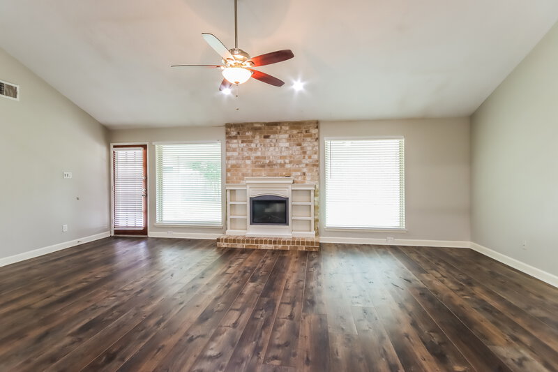 2,000/Mo, 3602 Brook Shadow Dr Houston, TX 77345 Living Room View