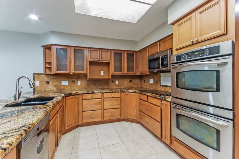 2,000/Mo, 3602 Brook Shadow Dr Houston, TX 77345 Kitchen View