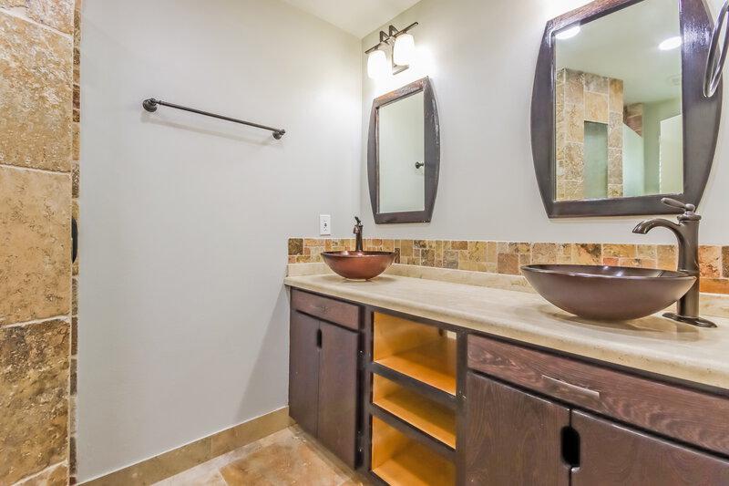 2,000/Mo, 3602 Brook Shadow Dr Houston, TX 77345 Main Bathroom View