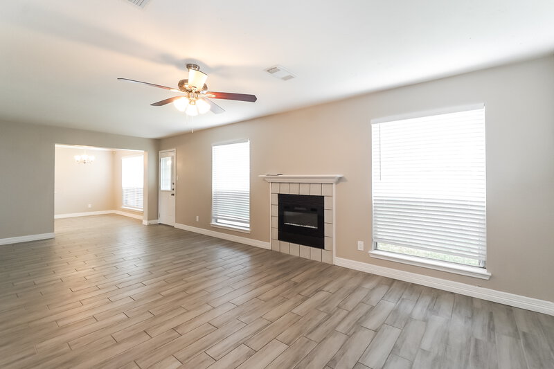 2,145/Mo, 15902 Mission Glen Dr Houston, TX 77083 Living Room View