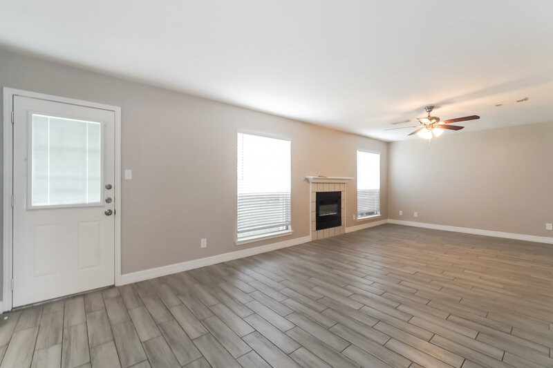 2,145/Mo, 15902 Mission Glen Dr Houston, TX 77083 Living Room View 2