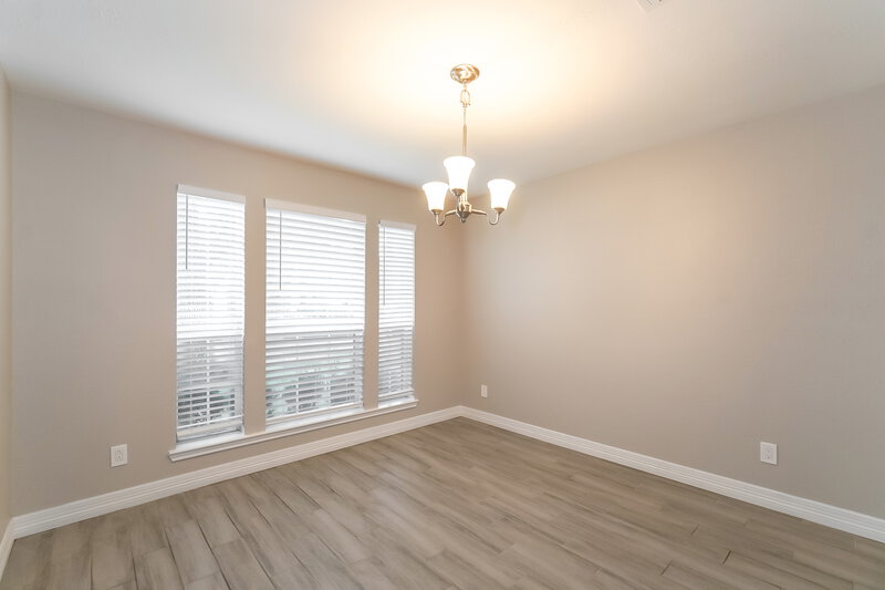 2,145/Mo, 15902 Mission Glen Dr Houston, TX 77083 Dining Room View