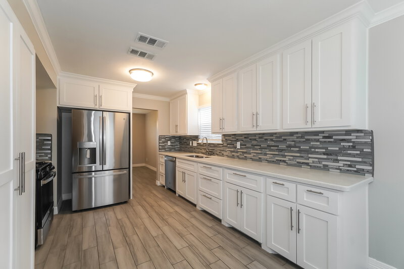 2,145/Mo, 15902 Mission Glen Dr Houston, TX 77083 Kitchen View