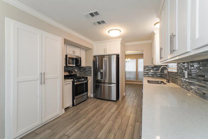 2,145/Mo, 15902 Mission Glen Dr Houston, TX 77083 Kitchen View 2