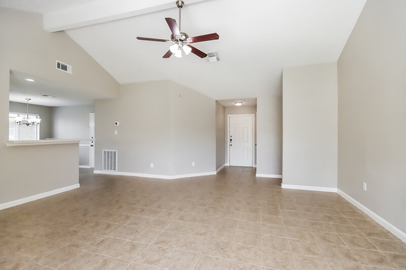 1,770/Mo, 7303 Seminole St Baytown, TX 77521 Living Room View 2