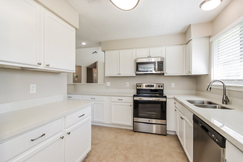 1,770/Mo, 7303 Seminole St Baytown, TX 77521 Kitchen View 2