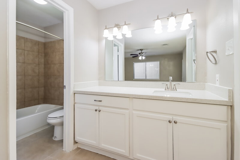 1,770/Mo, 7303 Seminole St Baytown, TX 77521 Main Bathroom View