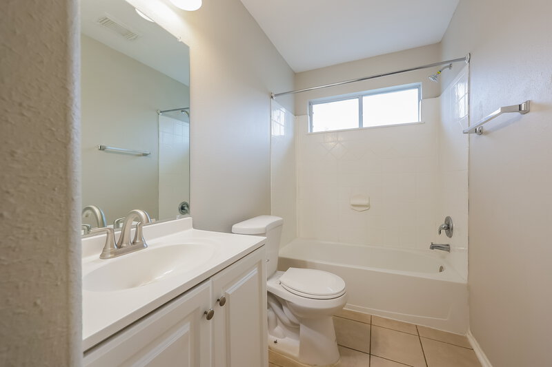 1,580/Mo, 1403 Natural Pine Trl Conroe, TX 77301 Bathroom View