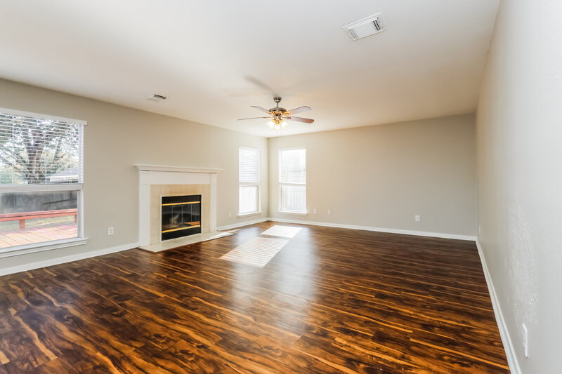 1,985/Mo, 10410 Enchanted Montgomery, TX 77356 Living Room View 2